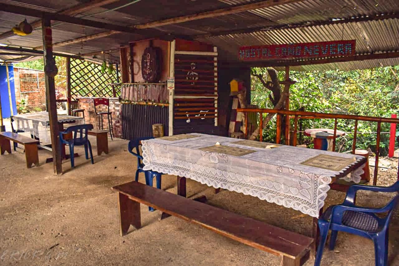 Hostal Cano Nevera La Macarena Екстер'єр фото
