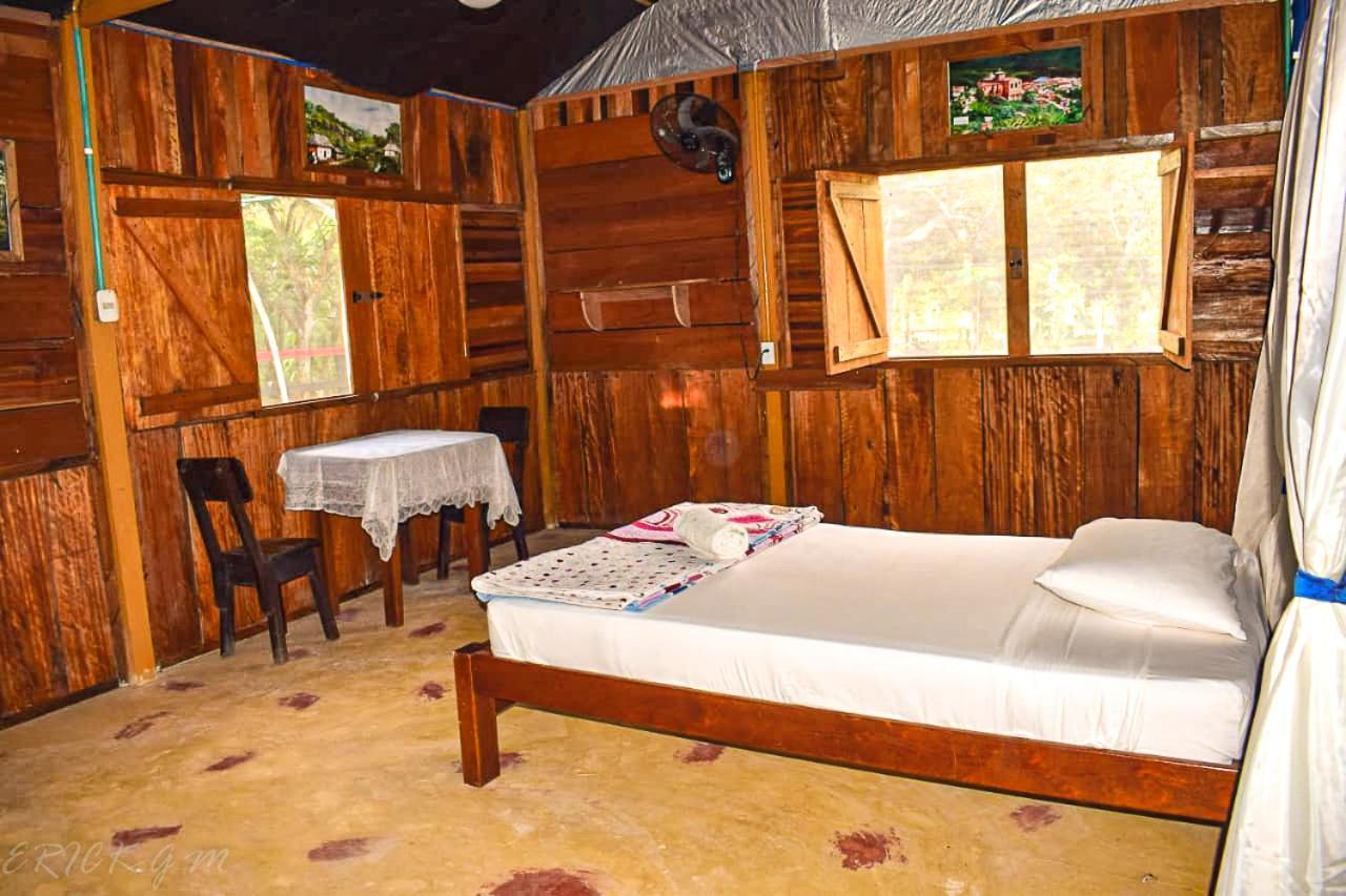 Hostal Cano Nevera La Macarena Екстер'єр фото
