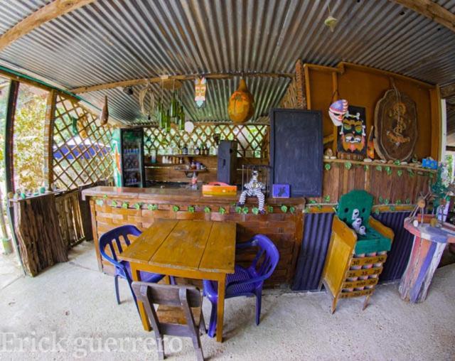 Hostal Cano Nevera La Macarena Екстер'єр фото