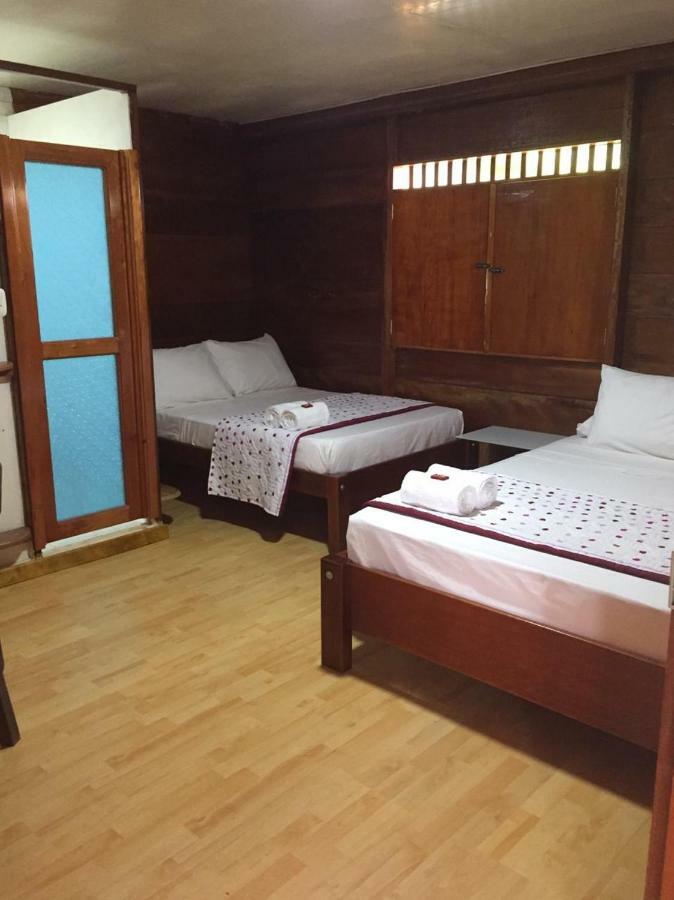 Hostal Cano Nevera La Macarena Екстер'єр фото