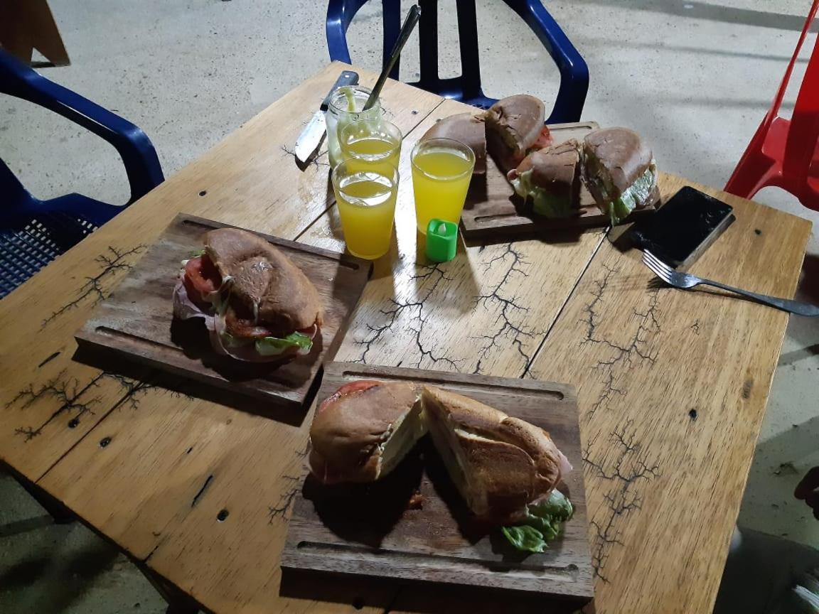 Hostal Cano Nevera La Macarena Екстер'єр фото